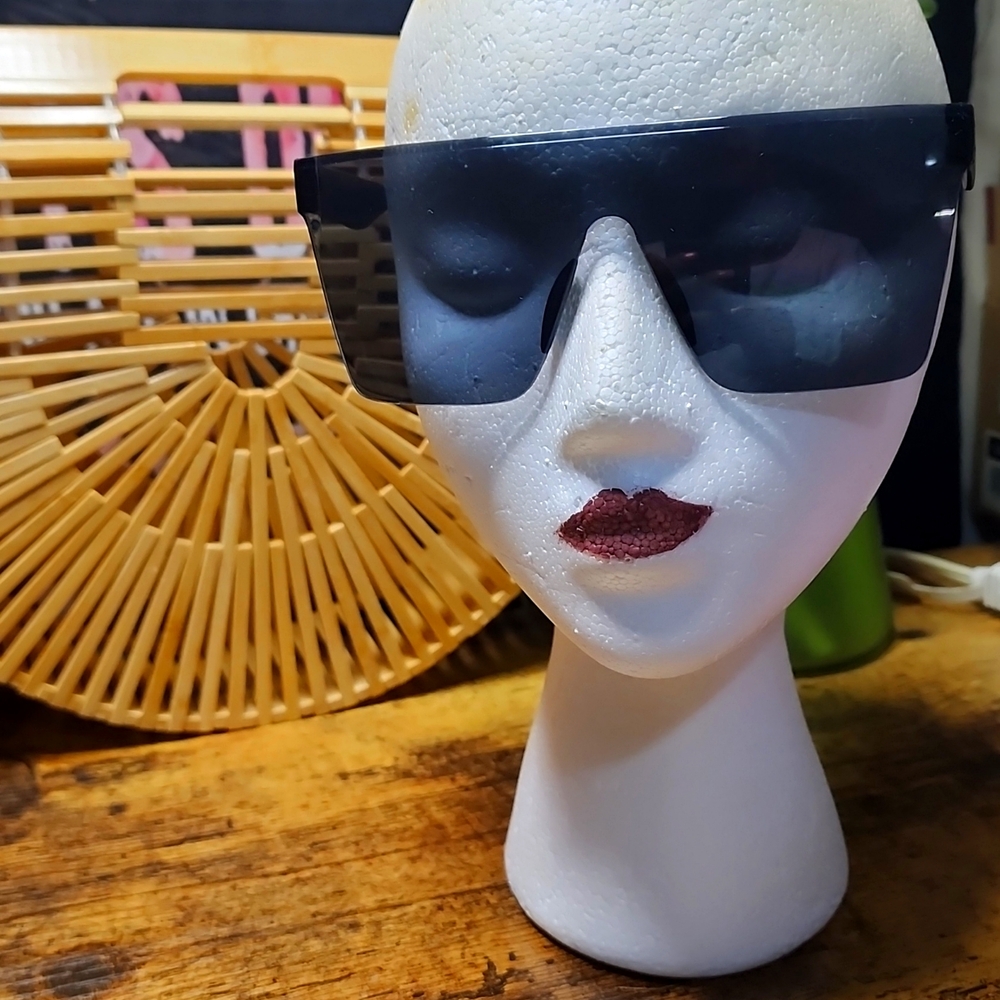 Black Sunglasses-NWOT